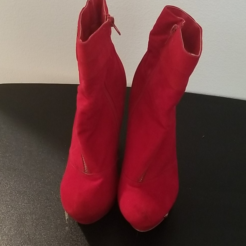 Red boots - Picture 2 of 2